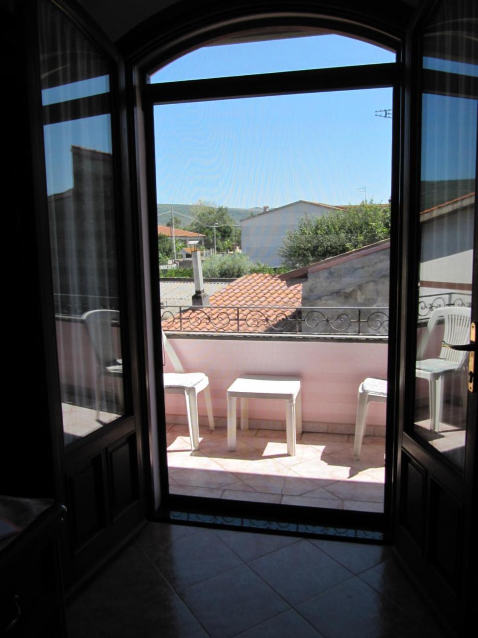Bed and Breakfast Il Portico Uras Екстер'єр фото