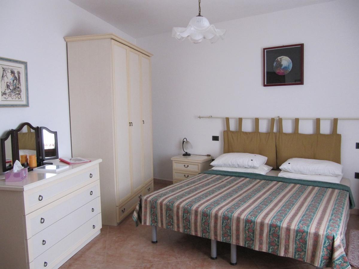 Bed and Breakfast Il Portico Uras Екстер'єр фото